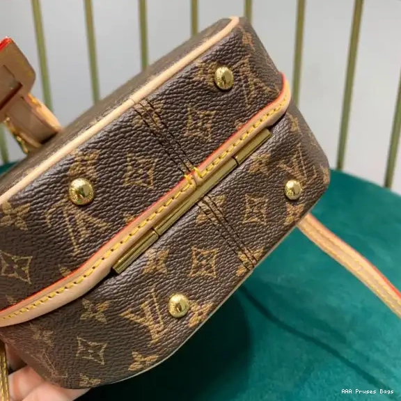 AAA Replica Ru BOITE Vuitton Louis PETITE CHAPEAU 0624